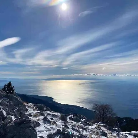 2 Bedrooms Seaside View Apart, Free Parking. Appartement