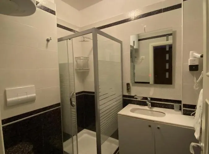 2 Bedrooms Seaside View Apart, Free Parking. *